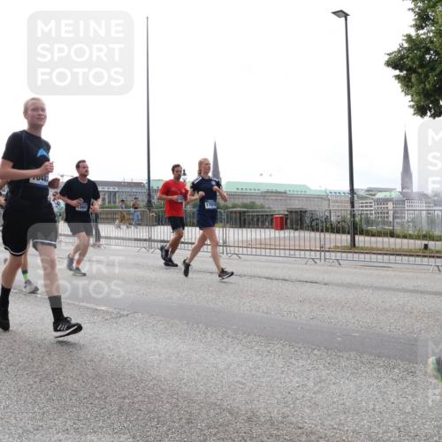 29.06.2025 - hella hamburg halbmarathon Lena Gebhardt http://msf.ph/oto/8297355 29.06.2025 10:36:49 Lombardsbrücke 1948, 0487, 3657, 17018, 1118, 1224, 1253, 1339, 1488, 1490, 1948, 1952, 1954, 2124, 2552, 2588, 3165, 3398, 3428, 3714, 3873, 3895, 4084, 4442, 4618, 4762, 4996, 5012, 5224, 5427, 5538, 5540, 5640, 5747, 5786, 5789, 5919, 6156, 6172, 6190, 6359, 6667, 6804, 7202, 7632, 7773, 8007, 8315, 8499, 8530, 8758, 8936, 8937, 8945, 9054, 9115, 9117, 9229, 9295, 9500, 9694, 13265, 15077, 17156, 17807, 18152, 18488 meine-sportfotos.de