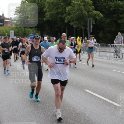 29.06.2025 - hella hamburg halbmarathon Jannik Wohlers http://msf.ph/oto/8297400 29.06.2025 10:36:51 Lombardsbrücke 1022, 1276, 1337, 1597, 1819, 2016, 2031, 2072, 2104, 2272, 2480, 2486, 3127, 3714, 4097, 4347, 4733, 5146, 5560, 5786, 5940, 6172, 6584, 6804, 7085, 7235, 7707, 7823, 8257, 8258, 8315, 8811, 8843, 9054, 9055, 10762, 10931, 11246, 11843, 11980, 12087, 12103, 12463, 12935, 13077, 13695, 13783, 13970, 13971, 14202, 14282, 14343, 14396, 14779, 14915, 15084, 15106, 15475, 16192, 16303, 16782, 16831, 17305, 17307, 17388, 17687, 17688, 17794, 17965, 18578, 18710 meine-sportfotos.de