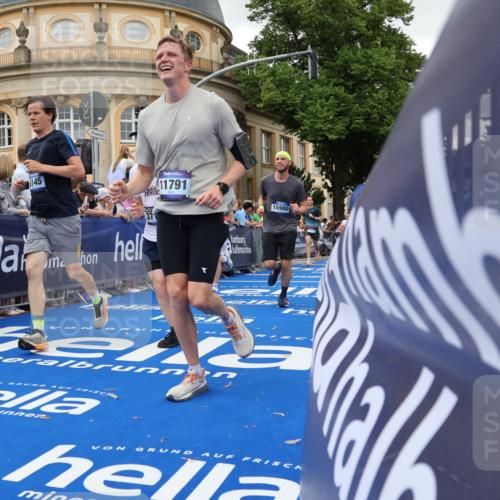 29.06.2025 - hella hamburg halbmarathon Strokosch-Dieckow http://msf.ph/oto/8297441 29.06.2025 10:52:30 Ziel 2670, 3715, 3952, 6561, 6562, 7178, 7232, 8371, 8661, 9145, 9739, 9876, 11689, 11791, 12450, 13015, 13051, 13301, 14561, 15001, 15144, 15980, 17997, 18982 meine-sportfotos.de
