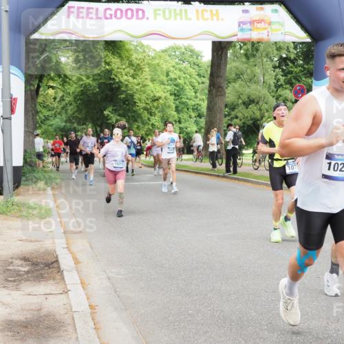 29.06.2025 - hella hamburg halbmarathon MichiJ http://msf.ph/oto/8297455 29.06.2025 10:34:23 Zwischen KM18-KM19 1070, 2623, 6532, 7056, 8564, 10208, 10211, 11125, 12277, 13630, 16475, 17332, 18211 meine-sportfotos.de