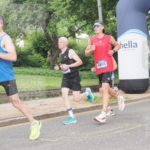 29.06.2025 - hella hamburg halbmarathon KatJ http://msf.ph/oto/8297465 29.06.2025 10:13:37 Zwischen KM18-KM19 2459, 6699, 6816 meine-sportfotos.de