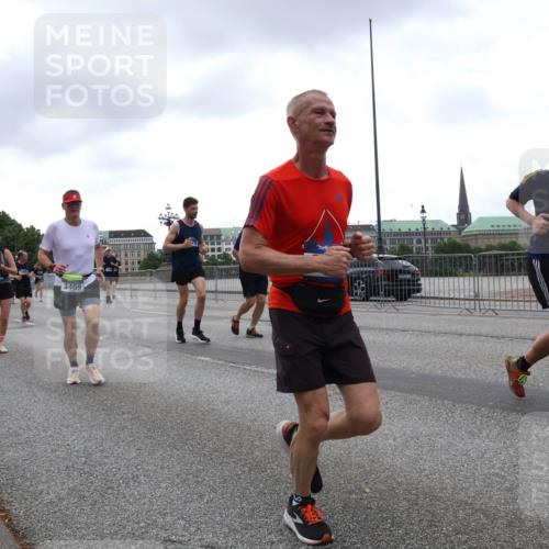 29.06.2025 - hella hamburg halbmarathon Lena Gebhardt http://msf.ph/oto/8297514 29.06.2025 10:46:49 Lombardsbrücke 1073, 1185, 1286, 1363, 1371, 1375, 1593, 1607, 1608, 1720, 1837, 1961, 1999, 2162, 2211, 2320, 2327, 2500, 2555, 2556, 2665, 2697, 2981, 3277, 3406, 3407, 3469, 3734, 3823, 4202, 4239, 4296, 4342, 4355, 4448, 4604, 5111, 5114, 5700, 5796, 5953, 6124, 6161, 6485, 6496, 6740, 7073, 7303, 7412, 7767, 7827, 8477, 8486, 8551, 8553, 8684, 8700, 8967, 9691, 10153, 10230, 13969, 14261, 15852, 16882, 16987 meine-sportfotos.de