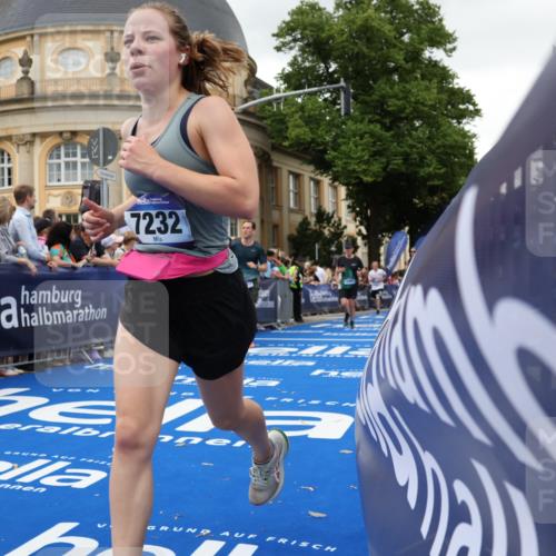 29.06.2025 - hella hamburg halbmarathon Strokosch-Dieckow http://msf.ph/oto/8297518 29.06.2025 10:52:32 Ziel 2346, 2670, 3715, 3952, 6561, 6562, 7178, 7232, 7475, 8371, 8661, 9145, 9739, 9876, 10115, 11459, 11689, 11791, 12450, 13015, 13051, 13301, 14122, 14561, 15001, 15980, 18982 meine-sportfotos.de