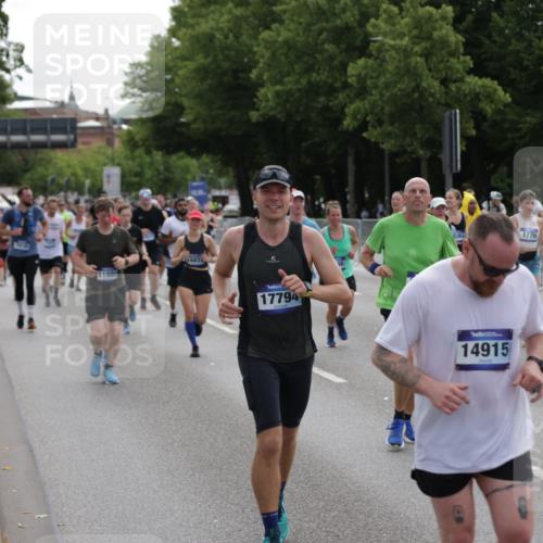 29.06.2025 - hella hamburg halbmarathon Jannik Wohlers http://msf.ph/oto/8297539 29.06.2025 10:36:52 Lombardsbrücke 1022, 1276, 1337, 1597, 1819, 2016, 2031, 2072, 2104, 2272, 2480, 2486, 3127, 3714, 4097, 4347, 4733, 5146, 5560, 5790, 5940, 6172, 6584, 6804, 7085, 7235, 7544, 7707, 7823, 8257, 8258, 8811, 8843, 9054, 9055, 9524, 10762, 10798, 10931, 11246, 11980, 12103, 12463, 12762, 12935, 13077, 13695, 13783, 13970, 13971, 14202, 14282, 14343, 14396, 14779, 14915, 15084, 15475, 16192, 16303, 16782, 16831, 17305, 17307, 17388, 17687, 17688, 17794, 17965, 18578, 18710 meine-sportfotos.de