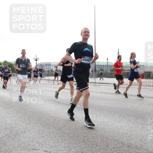 29.06.2025 - hella hamburg halbmarathon Lena Gebhardt http://msf.ph/oto/8297573 29.06.2025 10:36:49 Lombardsbrücke 13903, 17349, 15172, 13902, 1948, 9295, 10487, 1701, 1118, 1224, 1253, 1339, 1488, 1490, 1948, 1952, 1954, 2124, 2552, 2588, 3165, 3398, 3428, 3714, 3873, 3895, 4084, 4442, 4618, 4762, 4996, 5012, 5224, 5427, 5538, 5540, 5640, 5747, 5786, 5789, 5919, 6156, 6172, 6190, 6359, 6667, 6804, 7202, 7632, 7773, 8007, 8315, 8499, 8530, 8758, 8936, 8937, 8945, 9054, 9115, 9117, 9229, 9295, 9500, 9694, 13265, 15077, 17156, 17807, 18152, 18488 meine-sportfotos.de