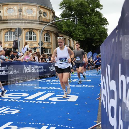 29.06.2025 - hella hamburg halbmarathon Strokosch-Dieckow http://msf.ph/oto/8297595 29.06.2025 10:52:36 Ziel 2287, 2346, 2670, 3952, 3999, 5116, 6561, 6562, 7232, 7475, 9739, 9869, 10115, 11459, 11689, 12450, 12482, 13051, 13301, 14122, 15001, 15980, 16467, 18982 meine-sportfotos.de