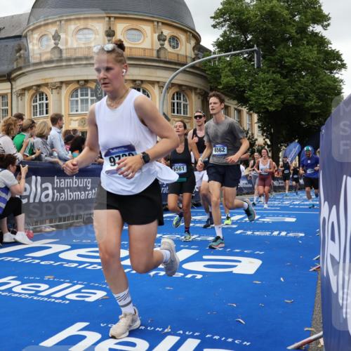 29.06.2025 - hella hamburg halbmarathon Strokosch-Dieckow http://msf.ph/oto/8297612 29.06.2025 10:52:37 Ziel 2287, 2346, 2670, 3952, 3999, 5116, 6561, 6562, 7475, 9739, 9869, 10115, 11459, 11689, 12450, 12482, 13051, 13301, 14122, 15001, 16467, 18331, 18982 meine-sportfotos.de