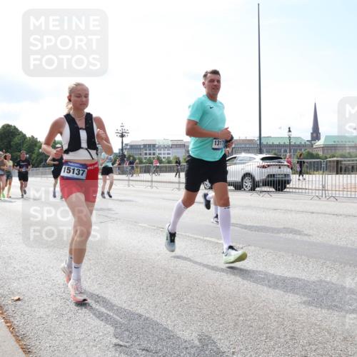 29.06.2025 - hella hamburg halbmarathon Lena Gebhardt http://msf.ph/oto/8297628 29.06.2025 10:12:04 Lombardsbrücke 1062, 1328, 1531, 1790, 1992, 2661, 3363, 3746, 4227, 5176, 5379, 5605, 6871, 7474, 7571, 9191, 9253, 9405, 9428, 9705, 10042, 10409, 10428, 11507, 11509, 11525, 11537, 11581, 11917, 12473, 13171, 13177, 13203, 13542, 13958, 14060, 14196, 14313, 14384, 14863, 15137, 15945, 16379, 16976, 17080, 17638, 17774, 17866, 18261, 18278, 18395, 18429, 18655 meine-sportfotos.de