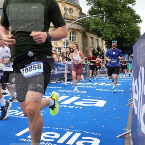 29.06.2025 - hella hamburg halbmarathon Strokosch-Dieckow http://msf.ph/oto/8297644 29.06.2025 10:52:39 Ziel 2287, 2346, 2670, 3952, 3999, 5116, 5169, 5194, 6561, 6562, 7475, 8172, 9739, 9869, 10115, 11459, 11689, 12450, 12482, 13051, 13301, 14122, 14805, 15001, 16467, 17198, 18331, 18982, 19244 meine-sportfotos.de