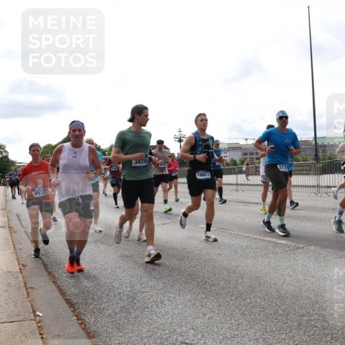 29.06.2025 - hella hamburg halbmarathon Lena Gebhardt http://msf.ph/oto/8297668 29.06.2025 10:21:39 Lombardsbrücke 385, 9532, 3826, 10921, 54, 3770, 1028, 1072, 1158, 1191, 1250, 1401, 1668, 1958, 2172, 2271, 2315, 2353, 2529, 2635, 2815, 2956, 3122, 3606, 3770, 3817, 3825, 3826, 3995, 4046, 4289, 4375, 4376, 4697, 4786, 5122, 5373, 5395, 5412, 5493, 5641, 5759, 5957, 6086, 6103, 6475, 6676, 6805, 6844, 7075, 7162, 7375, 7522, 7553, 7612, 7672, 7781, 8095, 8286, 8715, 8844, 8896, 8959, 9002, 9062, 9100, 9369, 9483, 9499, 9501, 9532, 9624, 10374, 10874 meine-sportfotos.de