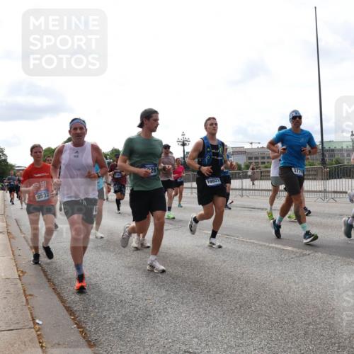 29.06.2025 - hella hamburg halbmarathon Lena Gebhardt http://msf.ph/oto/8297696 29.06.2025 10:21:39 Lombardsbrücke 26, 9532, 10921, 3770, 1028, 1072, 1158, 1191, 1250, 1401, 1668, 1958, 2172, 2271, 2315, 2353, 2529, 2635, 2815, 2956, 3122, 3606, 3770, 3817, 3825, 3826, 3995, 4046, 4289, 4375, 4376, 4697, 4786, 5122, 5373, 5395, 5412, 5493, 5641, 5759, 5957, 6086, 6103, 6475, 6676, 6805, 6844, 7075, 7162, 7375, 7522, 7553, 7612, 7672, 7781, 8095, 8286, 8715, 8844, 8896, 8959, 9002, 9062, 9100, 9369, 9483, 9499, 9501, 9532, 9624, 10374, 10874 meine-sportfotos.de