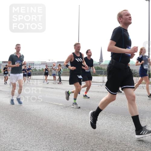 29.06.2025 - hella hamburg halbmarathon Lena Gebhardt http://msf.ph/oto/8297698 29.06.2025 10:36:50 Lombardsbrücke 15972, 273, 13902, 2124, 0123, 1948, 657, 17011, 1118, 1224, 1253, 1339, 1488, 1490, 1948, 1952, 1954, 2124, 2552, 2588, 3127, 3165, 3398, 3428, 3714, 3873, 3895, 4084, 4442, 4618, 4762, 4996, 5012, 5224, 5427, 5538, 5540, 5640, 5747, 5786, 5789, 5919, 6156, 6172, 6190, 6359, 6667, 6804, 7202, 7632, 7773, 8007, 8257, 8258, 8315, 8499, 8530, 8758, 8936, 8937, 8945, 9054, 9055, 9115, 9117, 9295, 9500, 9694, 13265, 15077, 17156, 17807, 18152, 18488 meine-sportfotos.de