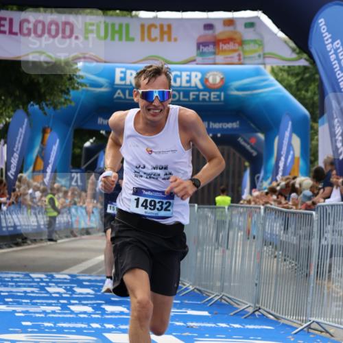 29.06.2025 - hella hamburg halbmarathon Strokosch-Dieckow http://msf.ph/oto/8297708 29.06.2025 10:17:53 Ziel 14932, 15166, 19072 meine-sportfotos.de