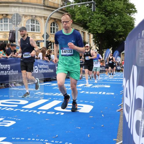 29.06.2025 - hella hamburg halbmarathon Strokosch-Dieckow http://msf.ph/oto/8297730 29.06.2025 10:52:42 Ziel 2287, 2346, 2670, 2910, 3952, 3999, 5077, 5116, 5169, 5194, 7475, 8172, 9065, 9163, 9869, 10115, 11217, 11459, 11689, 12450, 12482, 13051, 14122, 14198, 14286, 14805, 16467, 17198, 18331, 19244 meine-sportfotos.de