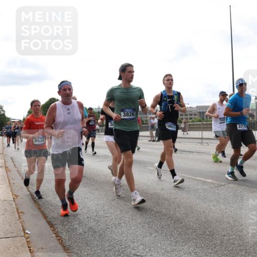 29.06.2025 - hella hamburg halbmarathon Lena Gebhardt http://msf.ph/oto/8297734 29.06.2025 10:21:39 Lombardsbrücke 9532, 3826, 3, 10921, 1540, 3770, 13093, 1028, 1072, 1158, 1191, 1250, 1401, 1668, 1958, 2172, 2271, 2315, 2353, 2529, 2635, 2815, 2956, 3122, 3606, 3770, 3817, 3825, 3826, 3995, 4046, 4289, 4375, 4376, 4697, 4786, 5122, 5373, 5395, 5412, 5493, 5641, 5759, 5957, 6086, 6103, 6475, 6676, 6805, 6844, 7075, 7162, 7375, 7522, 7553, 7612, 7672, 7781, 8095, 8286, 8715, 8844, 8896, 8959, 9002, 9062, 9100, 9369, 9483, 9499, 9501, 9532, 9624, 10374, 10874 meine-sportfotos.de