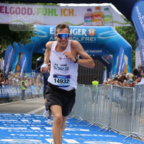 29.06.2025 - hella hamburg halbmarathon Strokosch-Dieckow http://msf.ph/oto/8297745 29.06.2025 10:17:53 Ziel 14932, 15166, 19072 meine-sportfotos.de