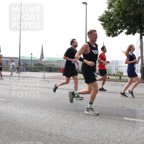 29.06.2025 - hella hamburg halbmarathon Lena Gebhardt http://msf.ph/oto/8297902 29.06.2025 10:36:50 Lombardsbrücke 13265, 1948, 1118, 1224, 1253, 1339, 1488, 1490, 1948, 1952, 1954, 2124, 2552, 2588, 3127, 3165, 3398, 3428, 3714, 3873, 3895, 4084, 4442, 4618, 4762, 4996, 5012, 5224, 5427, 5538, 5540, 5640, 5747, 5786, 5789, 5919, 6156, 6172, 6190, 6359, 6667, 6804, 7202, 7632, 7773, 8007, 8257, 8258, 8315, 8499, 8530, 8758, 8936, 8937, 8945, 9054, 9055, 9115, 9117, 9295, 9500, 9694, 13265, 15077, 17156, 17807, 18152, 18488 meine-sportfotos.de