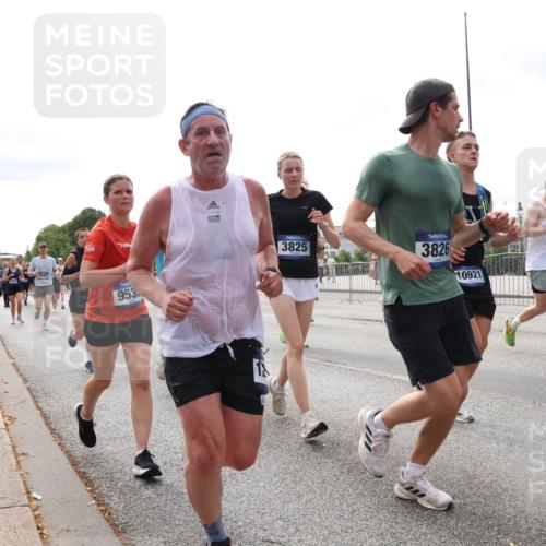 29.06.2025 - hella hamburg halbmarathon Lena Gebhardt http://msf.ph/oto/8297907 29.06.2025 10:21:40 Lombardsbrücke 953, 3825, 3826, 10921, 1540, 1588, 1028, 1072, 1158, 1191, 1250, 1401, 1668, 1958, 2172, 2271, 2315, 2353, 2529, 2635, 2815, 3122, 3606, 3770, 3817, 3825, 3826, 3995, 4046, 4289, 4375, 4376, 4697, 4786, 5122, 5373, 5395, 5412, 5493, 5641, 5759, 5957, 6086, 6103, 6475, 6676, 6805, 6844, 7075, 7162, 7375, 7522, 7553, 7612, 7672, 7781, 8095, 8286, 8715, 8844, 8896, 8959, 9002, 9062, 9100, 9369, 9483, 9499, 9501, 9532, 9624, 10374, 10874 meine-sportfotos.de