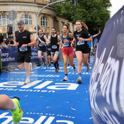 29.06.2025 - hella hamburg halbmarathon Strokosch-Dieckow http://msf.ph/oto/8297953 29.06.2025 10:52:53 Ziel 1257, 1258, 1657, 2099, 2444, 2814, 2910, 4557, 4558, 4770, 5077, 5169, 5907, 7509, 8139, 8172, 8720, 8955, 9065, 9163, 10724, 10811, 11217, 11992, 12367, 12519, 12910, 14198, 14286, 14791, 15430, 17198, 18590, 18720 meine-sportfotos.de