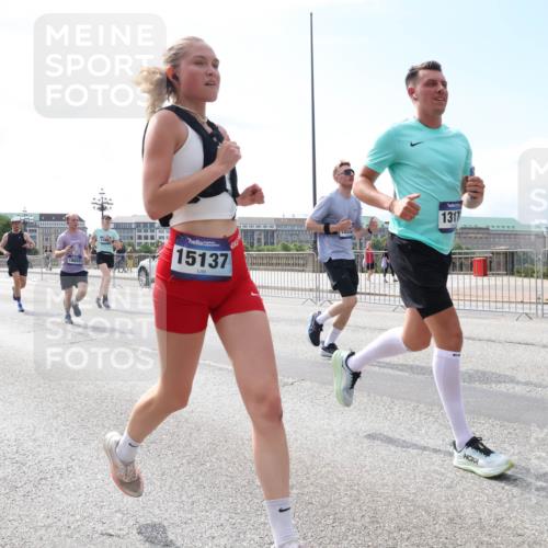 29.06.2025 - hella hamburg halbmarathon Lena Gebhardt http://msf.ph/oto/8297966 29.06.2025 10:12:05 Lombardsbrücke 1062, 1328, 1531, 1790, 1850, 1992, 2661, 3363, 3746, 4227, 5176, 5379, 5605, 6871, 7474, 7571, 9191, 9253, 9405, 9428, 9705, 10042, 10409, 10428, 10685, 11507, 11509, 11525, 11537, 11581, 11917, 12473, 13171, 13177, 13203, 13542, 13958, 14060, 14196, 14313, 14384, 14863, 15137, 15945, 16379, 16976, 17080, 17638, 17774, 17866, 18261, 18278, 18395, 18429, 18655 meine-sportfotos.de