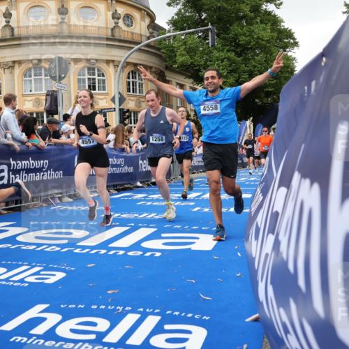 29.06.2025 - hella hamburg halbmarathon Strokosch-Dieckow http://msf.ph/oto/8297992 29.06.2025 10:52:54 Ziel 1257, 1258, 1657, 2099, 2444, 2814, 2910, 3334, 4557, 4558, 4770, 5077, 5907, 7509, 8139, 8720, 8955, 9065, 9093, 9163, 10724, 10811, 11217, 11992, 12155, 12367, 12519, 12910, 14198, 14286, 14791, 15430, 18590, 18720 meine-sportfotos.de