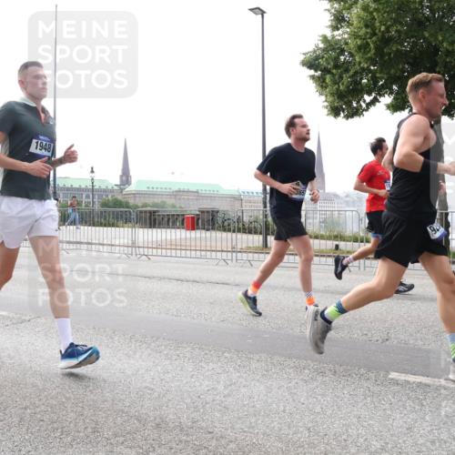 29.06.2025 - hella hamburg halbmarathon Lena Gebhardt http://msf.ph/oto/8298006 29.06.2025 10:36:51 Lombardsbrücke 1848, 13265, 1948, 94, 1118, 1224, 1253, 1339, 1488, 1490, 1948, 1952, 1954, 2104, 2124, 2552, 2588, 3127, 3165, 3398, 3428, 3714, 3873, 3895, 4084, 4618, 4762, 4996, 5012, 5224, 5538, 5540, 5640, 5747, 5786, 5789, 6156, 6172, 6190, 6359, 6584, 6667, 6804, 7202, 7632, 7773, 8007, 8257, 8258, 8315, 8499, 8530, 8758, 8936, 8937, 8945, 9054, 9055, 9115, 9117, 9295, 9500, 9694, 13265, 15077, 17156, 17807, 18152, 18488 meine-sportfotos.de