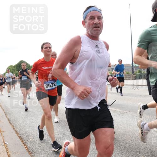29.06.2025 - hella hamburg halbmarathon Lena Gebhardt http://msf.ph/oto/8298016 29.06.2025 10:21:40 Lombardsbrücke 15603, 9532, 3826, 1028, 1072, 1158, 1191, 1250, 1401, 1668, 1958, 2172, 2271, 2315, 2353, 2529, 2635, 2815, 3122, 3606, 3770, 3817, 3825, 3826, 3995, 4046, 4289, 4375, 4376, 4697, 4786, 5122, 5373, 5395, 5412, 5493, 5641, 5759, 5957, 6086, 6103, 6475, 6676, 6805, 6844, 7075, 7162, 7375, 7522, 7553, 7612, 7672, 7781, 8095, 8286, 8715, 8844, 8896, 8959, 9002, 9062, 9100, 9369, 9483, 9499, 9501, 9532, 9624, 10374, 10874 meine-sportfotos.de