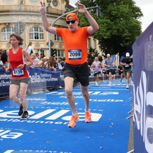 29.06.2025 - hella hamburg halbmarathon Strokosch-Dieckow http://msf.ph/oto/8298061 29.06.2025 10:52:57 Ziel 1257, 1258, 1657, 2099, 2444, 2814, 3059, 3258, 3334, 4121, 4557, 4558, 4770, 5907, 7509, 7864, 8139, 8587, 8720, 8955, 9093, 9537, 10724, 10811, 11992, 12155, 12367, 12519, 12910, 14791, 15430, 18590, 18720 meine-sportfotos.de