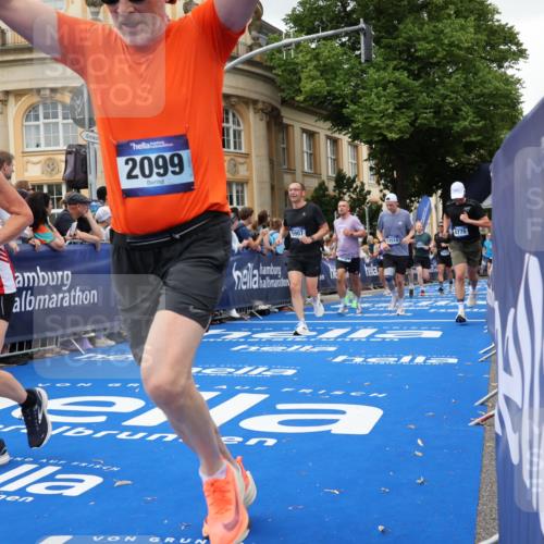 29.06.2025 - hella hamburg halbmarathon Strokosch-Dieckow http://msf.ph/oto/8298074 29.06.2025 10:52:57 Ziel 1257, 1258, 1657, 2099, 2444, 2814, 3059, 3258, 3334, 4121, 4557, 4558, 4770, 5907, 7509, 7864, 8139, 8587, 8720, 8955, 9093, 9537, 10724, 10811, 11992, 12155, 12367, 12519, 12910, 14791, 15430, 18590, 18720 meine-sportfotos.de