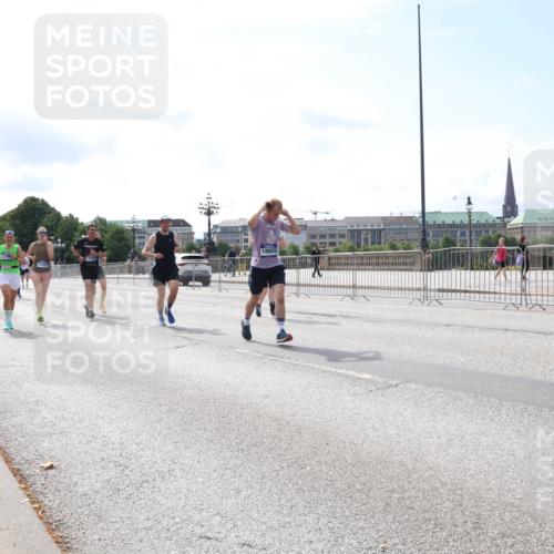 29.06.2025 - hella hamburg halbmarathon Lena Gebhardt http://msf.ph/oto/8298097 29.06.2025 10:12:06 Lombardsbrücke 1062, 1328, 1531, 1790, 1850, 1992, 2661, 3363, 3746, 4227, 5176, 5379, 5605, 6871, 7474, 7571, 9191, 9253, 9405, 9428, 9705, 10042, 10409, 10428, 10685, 11507, 11509, 11525, 11537, 11581, 11917, 12473, 13171, 13177, 13203, 13542, 13958, 14060, 14196, 14313, 14384, 14863, 14868, 15137, 15945, 16379, 16976, 17080, 17638, 17774, 17866, 18261, 18278, 18395, 18429, 18655 meine-sportfotos.de