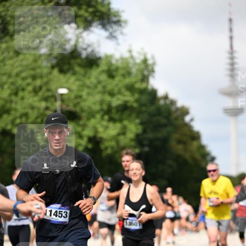 29.06.2025 - hella hamburg halbmarathon Dr. Thomas Lammeyer http://msf.ph/oto/8298109 29.06.2025 10:37:46 Kennedybrücke 1189, 1275, 1896, 1995, 2085, 2342, 2526, 2776, 3812, 4164, 4361, 4433, 4449, 4807, 5075, 5141, 5180, 5557, 5561, 5584, 5821, 5822, 5887, 6773, 6956, 6999, 7308, 7309, 7633, 7705, 8157, 8375, 8377, 8383, 8620, 8891, 9234, 9258, 9438, 9591, 9706, 9799, 9995, 10800, 11092, 11111, 11237, 11260 meine-sportfotos.de