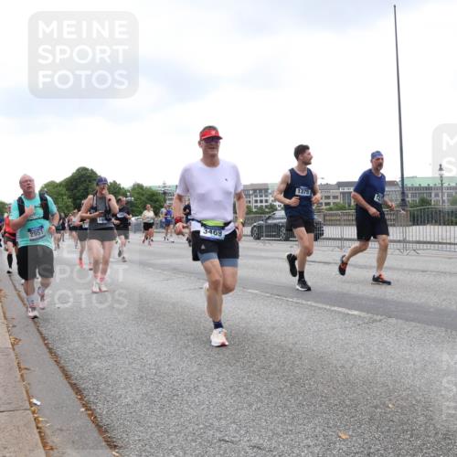 29.06.2025 - hella hamburg halbmarathon Lena Gebhardt http://msf.ph/oto/8298145 29.06.2025 10:46:50 Lombardsbrücke 1073, 1185, 1286, 1363, 1371, 1375, 1593, 1607, 1608, 1720, 1837, 1961, 1999, 2162, 2211, 2320, 2327, 2500, 2555, 2556, 2665, 2697, 2981, 3277, 3406, 3407, 3469, 3734, 3823, 4202, 4239, 4296, 4342, 4355, 4448, 4604, 5111, 5114, 5700, 5796, 5953, 6124, 6161, 6485, 6496, 6740, 7073, 7303, 7412, 7767, 7827, 8477, 8486, 8551, 8553, 8684, 8700, 8967, 9691, 10153, 10230, 13969, 14261, 15852, 16882, 16987 meine-sportfotos.de