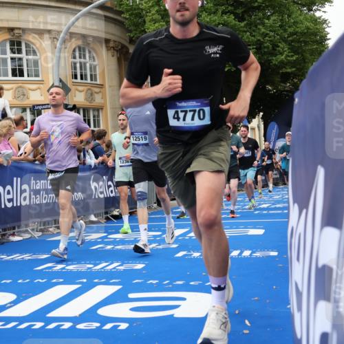 29.06.2025 - hella hamburg halbmarathon Strokosch-Dieckow http://msf.ph/oto/8298168 29.06.2025 10:52:59 Ziel 1258, 2099, 2208, 3059, 3258, 3334, 4121, 4557, 4558, 4770, 5907, 7509, 7864, 8139, 8587, 8720, 9093, 9537, 10724, 12155, 12367, 12519, 12910, 14323, 14791, 15430, 18590, 18720, 19208 meine-sportfotos.de
