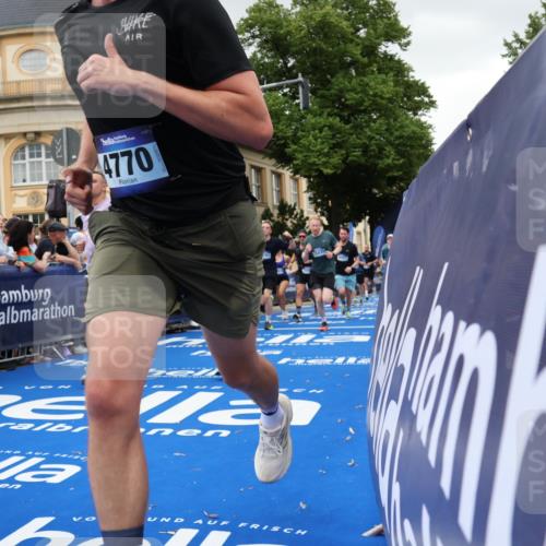 29.06.2025 - hella hamburg halbmarathon Strokosch-Dieckow http://msf.ph/oto/8298185 29.06.2025 10:52:59 Ziel 1258, 2099, 2208, 3059, 3258, 3334, 4121, 4557, 4558, 4770, 5907, 7509, 7864, 8139, 8587, 8720, 9093, 9537, 10724, 12155, 12367, 12519, 12910, 14323, 14791, 15430, 18590, 18720, 19208 meine-sportfotos.de