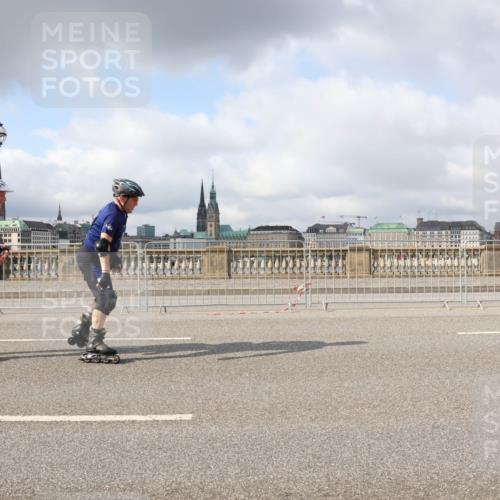 29.06.2025 - hella hamburg halbmarathon Lena Gebhardt http://msf.ph/oto/8298206 29.06.2025 09:06:19 Lombardsbrücke  meine-sportfotos.de