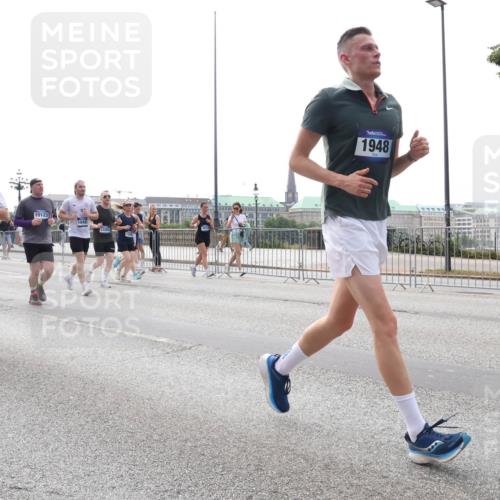 29.06.2025 - hella hamburg halbmarathon Lena Gebhardt http://msf.ph/oto/8298218 29.06.2025 10:36:51 Lombardsbrücke 10123, 003, 18482, 1310, 13902, 13263, 1948, 1118, 1224, 1253, 1339, 1488, 1490, 1948, 1952, 1954, 2104, 2124, 2552, 2588, 3127, 3165, 3398, 3428, 3714, 3873, 3895, 4084, 4618, 4762, 4996, 5012, 5224, 5538, 5540, 5640, 5747, 5786, 5789, 6156, 6172, 6190, 6359, 6584, 6667, 6804, 7202, 7632, 7773, 8007, 8257, 8258, 8315, 8499, 8530, 8758, 8936, 8937, 8945, 9054, 9055, 9115, 9117, 9295, 9500, 9694, 13265, 15077, 17156, 17807, 18152, 18488 meine-sportfotos.de