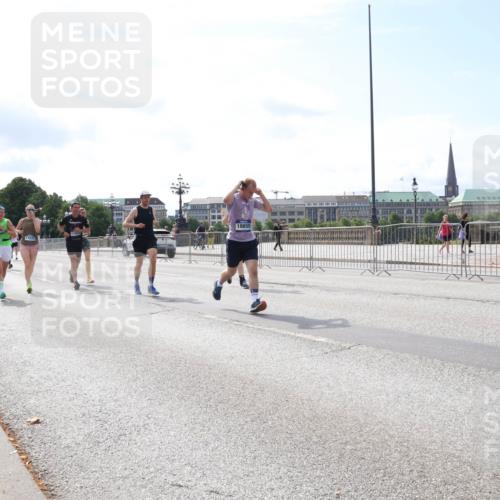 29.06.2025 - hella hamburg halbmarathon Lena Gebhardt http://msf.ph/oto/8298235 29.06.2025 10:12:06 Lombardsbrücke 1062, 1328, 1531, 1790, 1850, 1992, 2661, 3363, 3746, 4227, 5176, 5379, 5605, 6871, 7474, 7571, 9191, 9253, 9405, 9428, 9705, 10042, 10409, 10428, 10685, 11507, 11509, 11525, 11537, 11581, 11917, 12473, 13171, 13177, 13203, 13542, 13958, 14060, 14196, 14313, 14384, 14863, 14868, 15137, 15945, 16379, 16976, 17080, 17638, 17774, 17866, 18261, 18278, 18395, 18429, 18655 meine-sportfotos.de