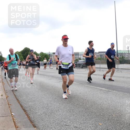 29.06.2025 - hella hamburg halbmarathon Lena Gebhardt http://msf.ph/oto/8298251 29.06.2025 10:46:50 Lombardsbrücke 1073, 1185, 1286, 1363, 1371, 1375, 1593, 1607, 1608, 1720, 1837, 1961, 1999, 2162, 2211, 2320, 2327, 2500, 2555, 2556, 2665, 2697, 2981, 3277, 3406, 3407, 3469, 3734, 3823, 4202, 4239, 4296, 4342, 4355, 4448, 4604, 5111, 5114, 5700, 5796, 5953, 6124, 6161, 6485, 6496, 6740, 7073, 7303, 7412, 7767, 7827, 8477, 8486, 8551, 8553, 8684, 8700, 8967, 9691, 10153, 10230, 13969, 14261, 15852, 16882, 16987 meine-sportfotos.de