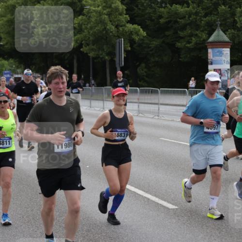 29.06.2025 - hella hamburg halbmarathon Jannik Wohlers http://msf.ph/oto/8298264 29.06.2025 10:36:55 Lombardsbrücke 1022, 1276, 1337, 1597, 1819, 2016, 2031, 2072, 2104, 2272, 2480, 2486, 3127, 4097, 4347, 4733, 5146, 5171, 5560, 5790, 5940, 6584, 7085, 7235, 7544, 7707, 7777, 7823, 8257, 8258, 8811, 8843, 9055, 9524, 10762, 10798, 11980, 12103, 12762, 12935, 13077, 13783, 14130, 14202, 14282, 14343, 14779, 14915, 15084, 16192, 16303, 16782, 16831, 16837, 17305, 17307, 17388, 17687, 17688, 17794, 17965, 18578, 18710 meine-sportfotos.de