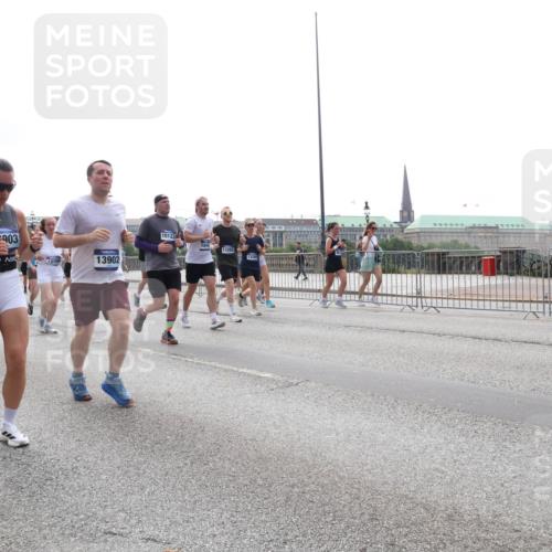 29.06.2025 - hella hamburg halbmarathon Lena Gebhardt http://msf.ph/oto/8298268 29.06.2025 10:36:51 Lombardsbrücke 12903, 10123, 1848, 13265, 13106, 13902, 13264, 17349, 1118, 1224, 1253, 1339, 1488, 1490, 1948, 1952, 1954, 2104, 2124, 2552, 2588, 3127, 3165, 3398, 3428, 3714, 3873, 3895, 4084, 4618, 4762, 4996, 5012, 5224, 5538, 5540, 5640, 5747, 5786, 5789, 6156, 6172, 6190, 6359, 6584, 6667, 6804, 7202, 7632, 7773, 8007, 8257, 8258, 8315, 8499, 8530, 8758, 8936, 8937, 8945, 9054, 9055, 9115, 9117, 9295, 9500, 9694, 13265, 15077, 17156, 17807, 18152, 18488 meine-sportfotos.de