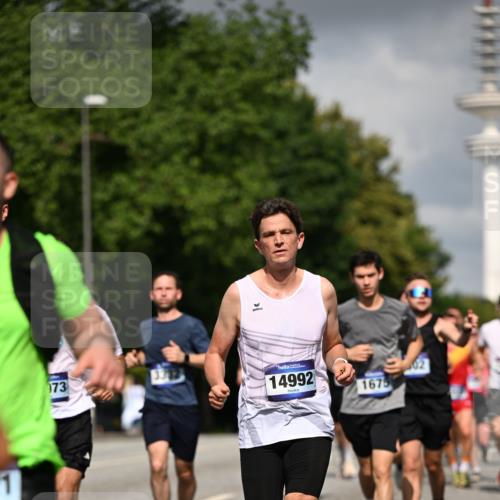 29.06.2025 - hella hamburg halbmarathon Dr. Thomas Lammeyer http://msf.ph/oto/8298301 29.06.2025 09:53:49 Kennedybrücke 1615, 1675, 1688, 1803, 1882, 2415, 2568, 2675, 2826, 3332, 3530, 4398, 4528, 4823, 5409, 5436, 5745, 5791, 5803, 6458, 6529, 6649, 7774, 8450, 8629, 9017, 9116, 9294, 9302, 9365, 9711, 9979, 10218, 10894, 10922, 11379 meine-sportfotos.de