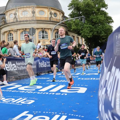29.06.2025 - hella hamburg halbmarathon Strokosch-Dieckow http://msf.ph/oto/8298303 29.06.2025 10:53:01 Ziel 2208, 3059, 3258, 3334, 4121, 4770, 5907, 7509, 7864, 8139, 8587, 9093, 9537, 12155, 12367, 12519, 12910, 14323, 14791, 15430, 18590, 18720, 19208 meine-sportfotos.de