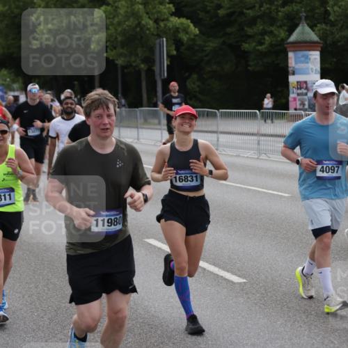 29.06.2025 - hella hamburg halbmarathon Jannik Wohlers http://msf.ph/oto/8298375 29.06.2025 10:36:55 Lombardsbrücke 1022, 1276, 1337, 1597, 1819, 2016, 2031, 2072, 2104, 2272, 2480, 2486, 3127, 4097, 4347, 4733, 5146, 5171, 5560, 5790, 5940, 6584, 7085, 7235, 7544, 7707, 7777, 7823, 8257, 8258, 8811, 8843, 9055, 9524, 10762, 10798, 11980, 12103, 12762, 12935, 13077, 13783, 14130, 14202, 14282, 14343, 14779, 14915, 15084, 16192, 16303, 16782, 16831, 16837, 17305, 17307, 17388, 17687, 17688, 17794, 17965, 18578, 18710 meine-sportfotos.de