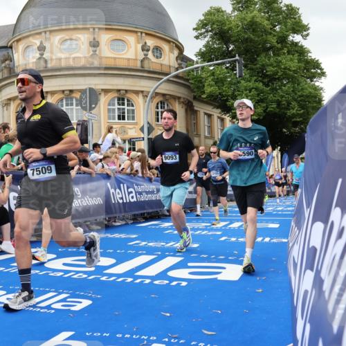 29.06.2025 - hella hamburg halbmarathon Strokosch-Dieckow http://msf.ph/oto/8298427 29.06.2025 10:53:02 Ziel 2111, 2208, 3059, 3258, 3334, 4121, 4770, 5907, 7509, 7864, 8587, 9093, 9537, 12155, 12367, 12519, 12910, 14323, 14791, 15430, 18590, 18720, 19208 meine-sportfotos.de