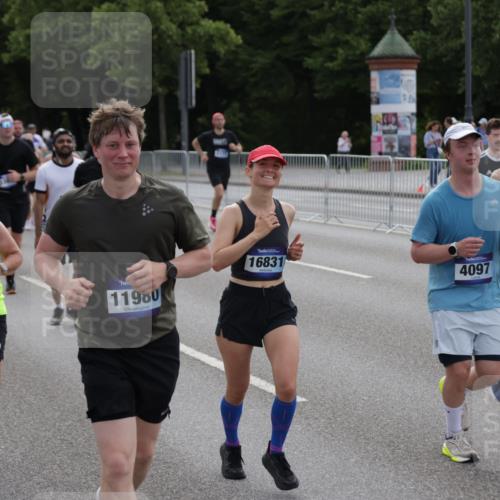 29.06.2025 - hella hamburg halbmarathon Jannik Wohlers http://msf.ph/oto/8298450 29.06.2025 10:36:56 Lombardsbrücke 1022, 1276, 1337, 1597, 1819, 2016, 2031, 2072, 2104, 2272, 2480, 2486, 4097, 4347, 4733, 5146, 5171, 5186, 5560, 5790, 5940, 6584, 7085, 7235, 7544, 7707, 7777, 7823, 8811, 8843, 9524, 10762, 10798, 11980, 12103, 12762, 12935, 13077, 13783, 14130, 14202, 14282, 14343, 14915, 15084, 16192, 16303, 16782, 16831, 16837, 17305, 17307, 17388, 17687, 17688, 17794, 17965, 18578, 18710, 18903 meine-sportfotos.de