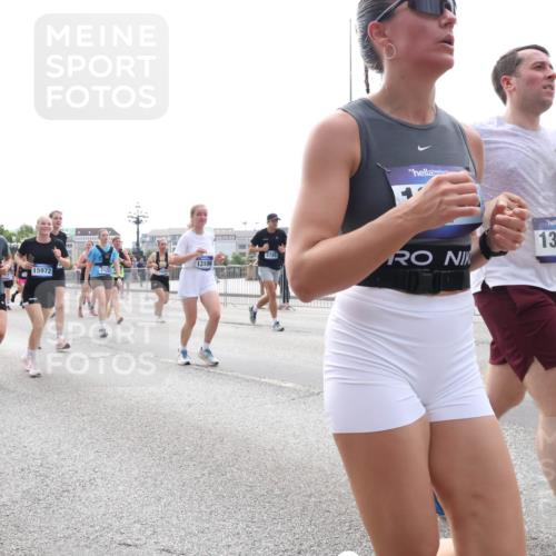 29.06.2025 - hella hamburg halbmarathon Lena Gebhardt http://msf.ph/oto/8298549 29.06.2025 10:36:53 Lombardsbrücke 5789, 13106, 15972, 2124, 17349, 13902, 1118, 1224, 1253, 1339, 1488, 1490, 1948, 1952, 1954, 2031, 2072, 2104, 2124, 2552, 2588, 3127, 3165, 3428, 3714, 3873, 3895, 4084, 4618, 4762, 4996, 5224, 5538, 5640, 5747, 5786, 5789, 6156, 6172, 6190, 6359, 6584, 6667, 6804, 7202, 7632, 7773, 8007, 8257, 8258, 8315, 8499, 8530, 8758, 8936, 8937, 8945, 9054, 9055, 9115, 9295, 9500, 9694, 13265, 15077, 17156, 17807, 18152, 18488 meine-sportfotos.de