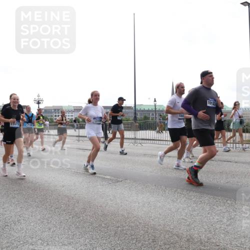 29.06.2025 - hella hamburg halbmarathon Lena Gebhardt http://msf.ph/oto/8298580 29.06.2025 10:36:53 Lombardsbrücke 15972, 2124, 17349, 13106, 1848, 10123, 1118, 1224, 1253, 1339, 1488, 1490, 1948, 1952, 1954, 2031, 2072, 2104, 2124, 2552, 2588, 3127, 3165, 3428, 3714, 3873, 3895, 4084, 4618, 4762, 4996, 5224, 5538, 5640, 5747, 5786, 5789, 6156, 6172, 6190, 6359, 6584, 6667, 6804, 7202, 7632, 7773, 8007, 8257, 8258, 8315, 8499, 8530, 8758, 8936, 8937, 8945, 9054, 9055, 9115, 9295, 9500, 9694, 13265, 15077, 17156, 17807, 18152, 18488 meine-sportfotos.de