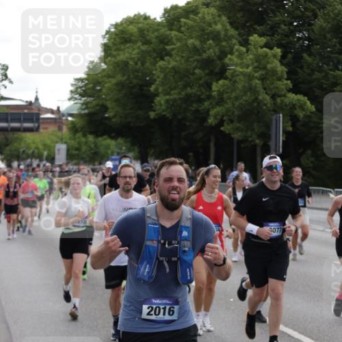 29.06.2025 - hella hamburg halbmarathon Jannik Wohlers http://msf.ph/oto/8298599 29.06.2025 10:36:58 Lombardsbrücke 1022, 1276, 1337, 1597, 1819, 2016, 2031, 2272, 2480, 2486, 2640, 4097, 4347, 4733, 5146, 5171, 5186, 5560, 5790, 5940, 6821, 6955, 7085, 7235, 7544, 7707, 7777, 7823, 8811, 8843, 9524, 10476, 10762, 10798, 11980, 12103, 12762, 12935, 13077, 13783, 14130, 14282, 14343, 14657, 14915, 15084, 16192, 16303, 16831, 16837, 17305, 17307, 17355, 17388, 17687, 17688, 17794, 17965, 18578, 18710, 18903 meine-sportfotos.de