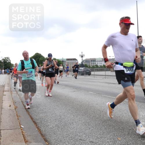 29.06.2025 - hella hamburg halbmarathon Lena Gebhardt http://msf.ph/oto/8298621 29.06.2025 10:46:51 Lombardsbrücke 1073, 1185, 1286, 1363, 1371, 1375, 1593, 1607, 1608, 1720, 1837, 1961, 1999, 2162, 2211, 2320, 2327, 2555, 2556, 2665, 2697, 2981, 3277, 3406, 3407, 3469, 3734, 3823, 4202, 4239, 4296, 4342, 4355, 4448, 4604, 5111, 5114, 5700, 5796, 5953, 6124, 6161, 6485, 6496, 6740, 7073, 7303, 7412, 7767, 7827, 8477, 8486, 8551, 8553, 8684, 8706, 8967, 9691, 10230, 13969, 14261, 15852, 16882, 16987 meine-sportfotos.de