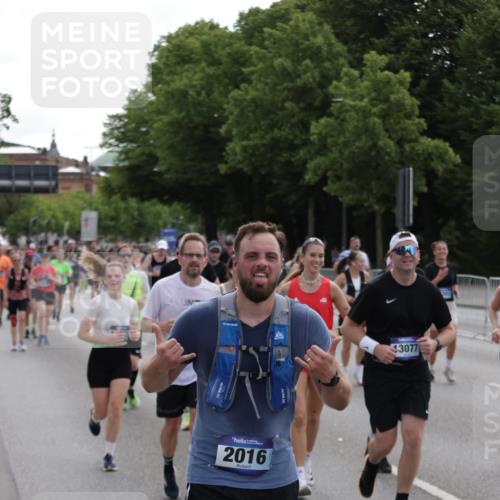 29.06.2025 - hella hamburg halbmarathon Jannik Wohlers http://msf.ph/oto/8298646 29.06.2025 10:36:58 Lombardsbrücke 1022, 1276, 1337, 1597, 1819, 2016, 2031, 2272, 2480, 2486, 2640, 4097, 4347, 4733, 5146, 5171, 5186, 5560, 5790, 5940, 6821, 6955, 7085, 7235, 7544, 7707, 7777, 7823, 8811, 8843, 9524, 10476, 10762, 10798, 11980, 12103, 12762, 12935, 13077, 13783, 14130, 14282, 14343, 14657, 14915, 15084, 16192, 16303, 16831, 16837, 17305, 17307, 17355, 17388, 17687, 17688, 17794, 17965, 18578, 18710, 18903 meine-sportfotos.de